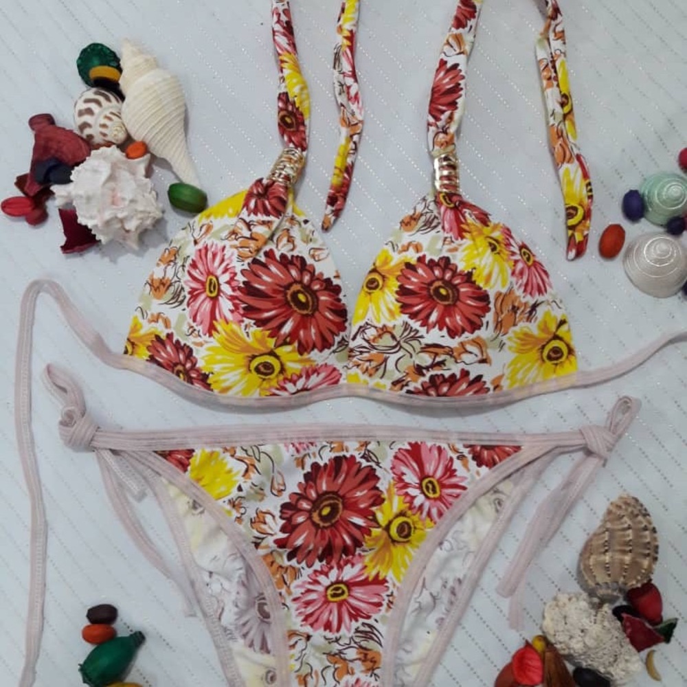 Bikini - Picture 6 of 8